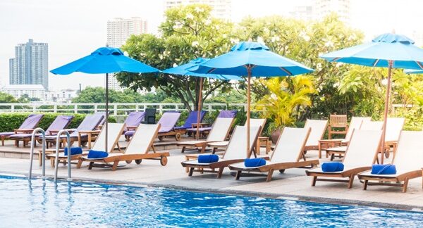 Hoteles - Piscina de un hotel con spa en uno de los mejores hoteles en Valencia