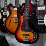 Instrumentos musicales - Exhibición de guitarras y accesorios musicales para el instrumento de música en una de las mejores tiendas de instrumentos musicales en Valencia