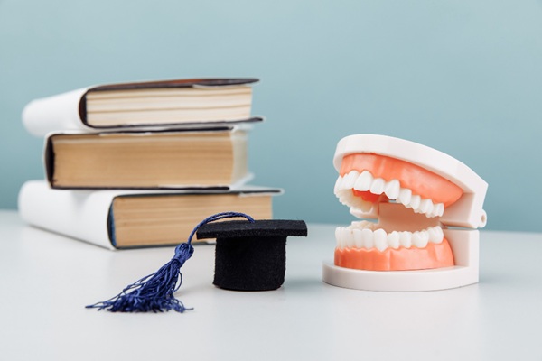 Carreras mejor pagadas - Estudiante graduado de Odontología, una de las mejores carreras mejor pagadas en Valencia