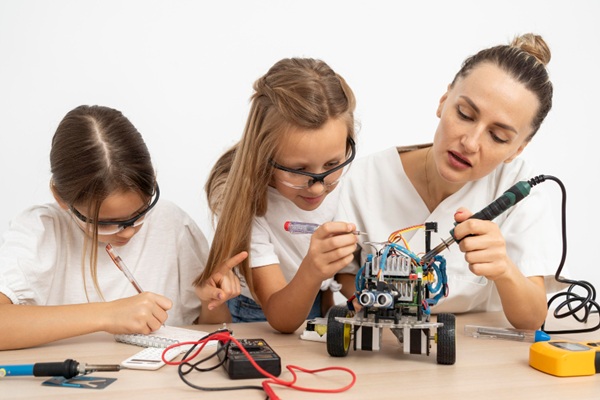 Carreras mejor pagadas - Estudiante graduado de Ingeniería en Electrónica, una de las mejores carreras mejor pagadas en Valencia