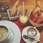 Lugares para desayunar - Presentación del desayuno en cafetería de sitios chulos para desayunar en uno de los mejores lugares para desayunar en Valencia