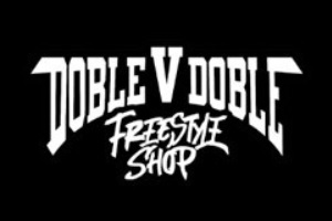 tiendas de skate - logo de la tienda Doblevdoble